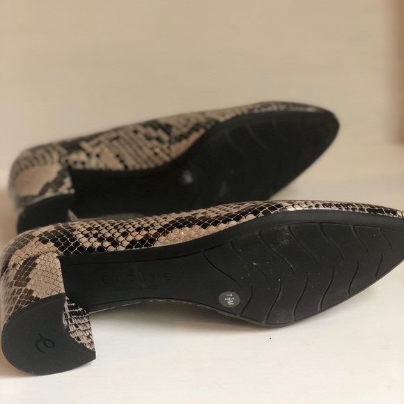 Evolve snakeskin print block heel size 7.5 - Picture 3 of 5